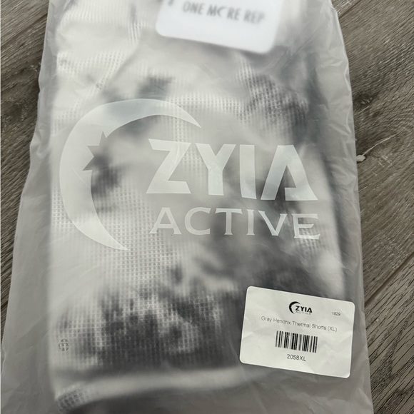 NWT!! ZYIA Active Gray Tie Dye Hendrix Thermal Knit Shorts Women’s XL - Picture 3 of 3
